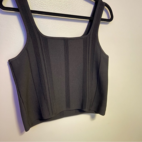 Ribbed Cropped Tank Top - Picture 5 of 6